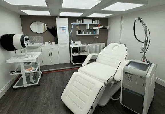 Neo-Derm London Right Banner