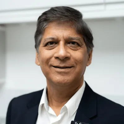 Professor Vjay Nayar Photo