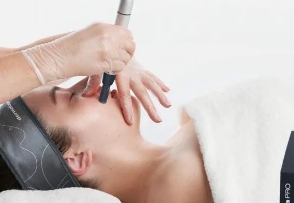 Dr Home Aesthetics Left Banner